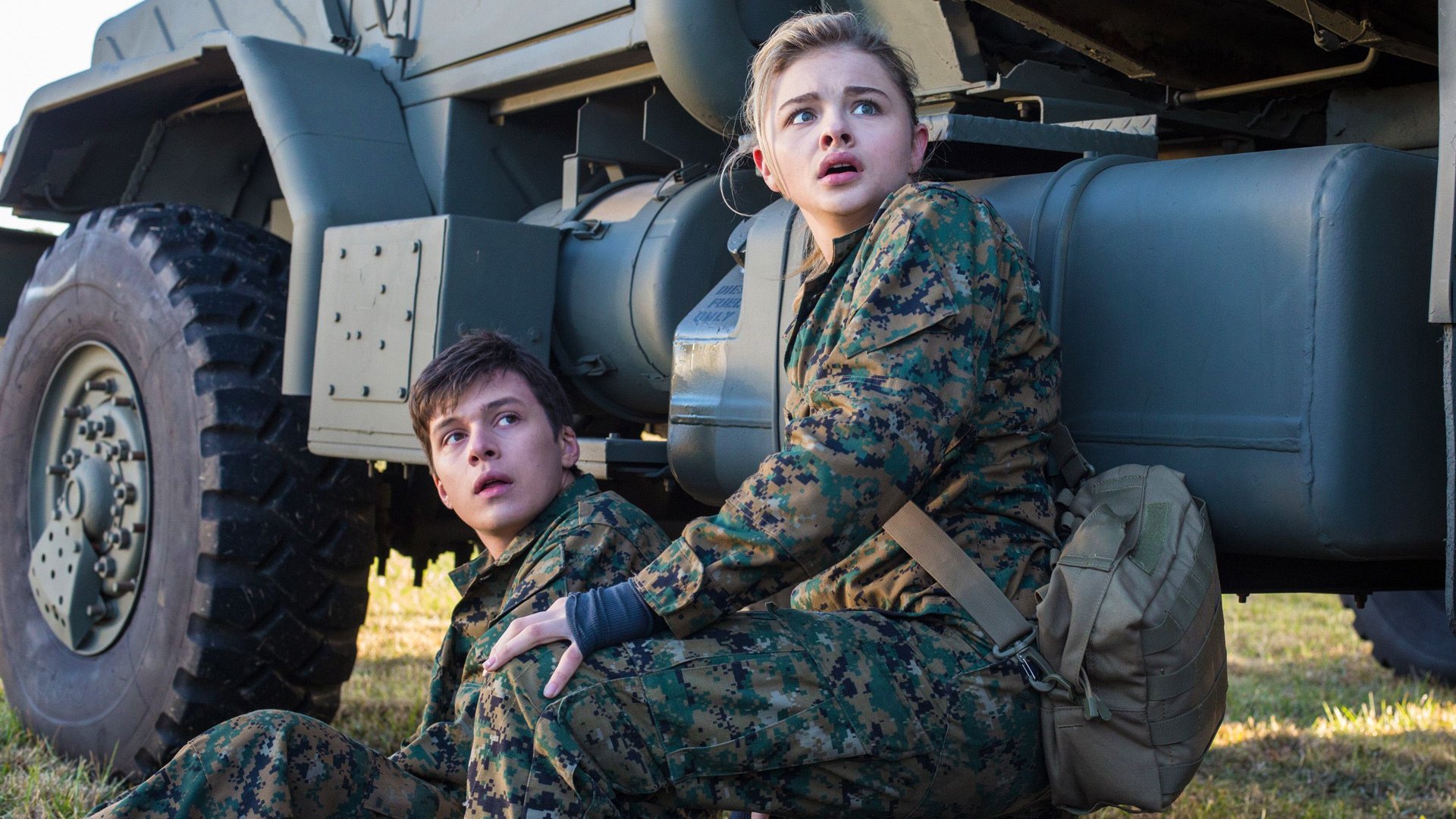 Download Nick Robinson Chloë Grace Moretz Movie The 5th Wave Art