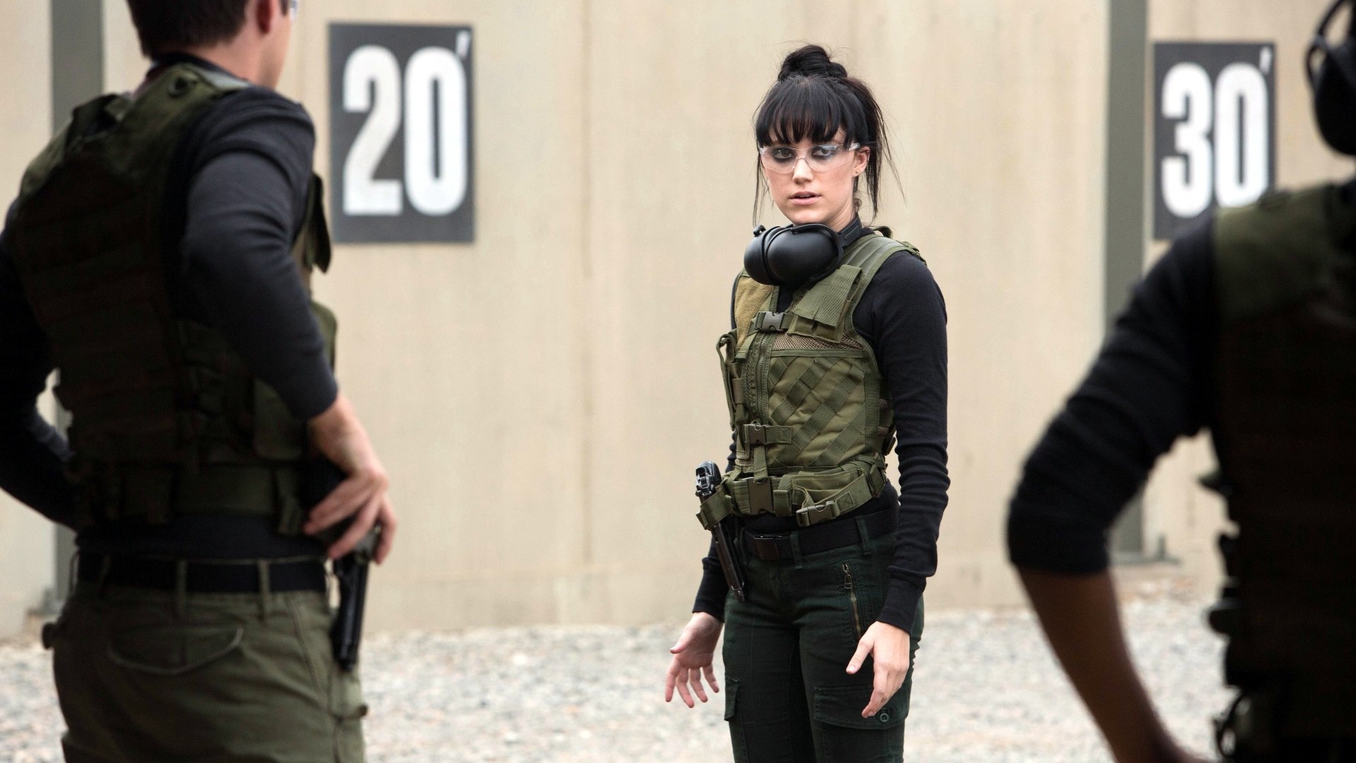 Download Maika Monroe Movie The 5th Wave Art