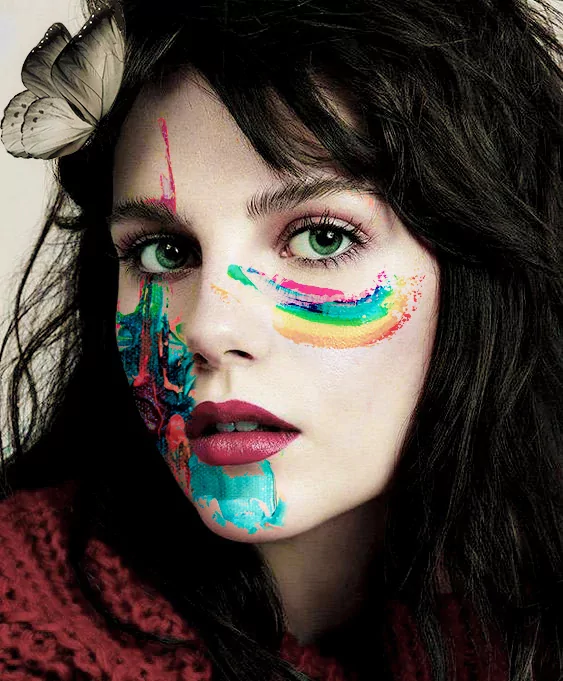 Lucy Boynton