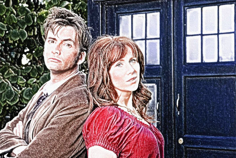 David Tennant and Catherine Tate stand back-to-back in front of the TARDIS from the TV show Doctor Who (2005).
