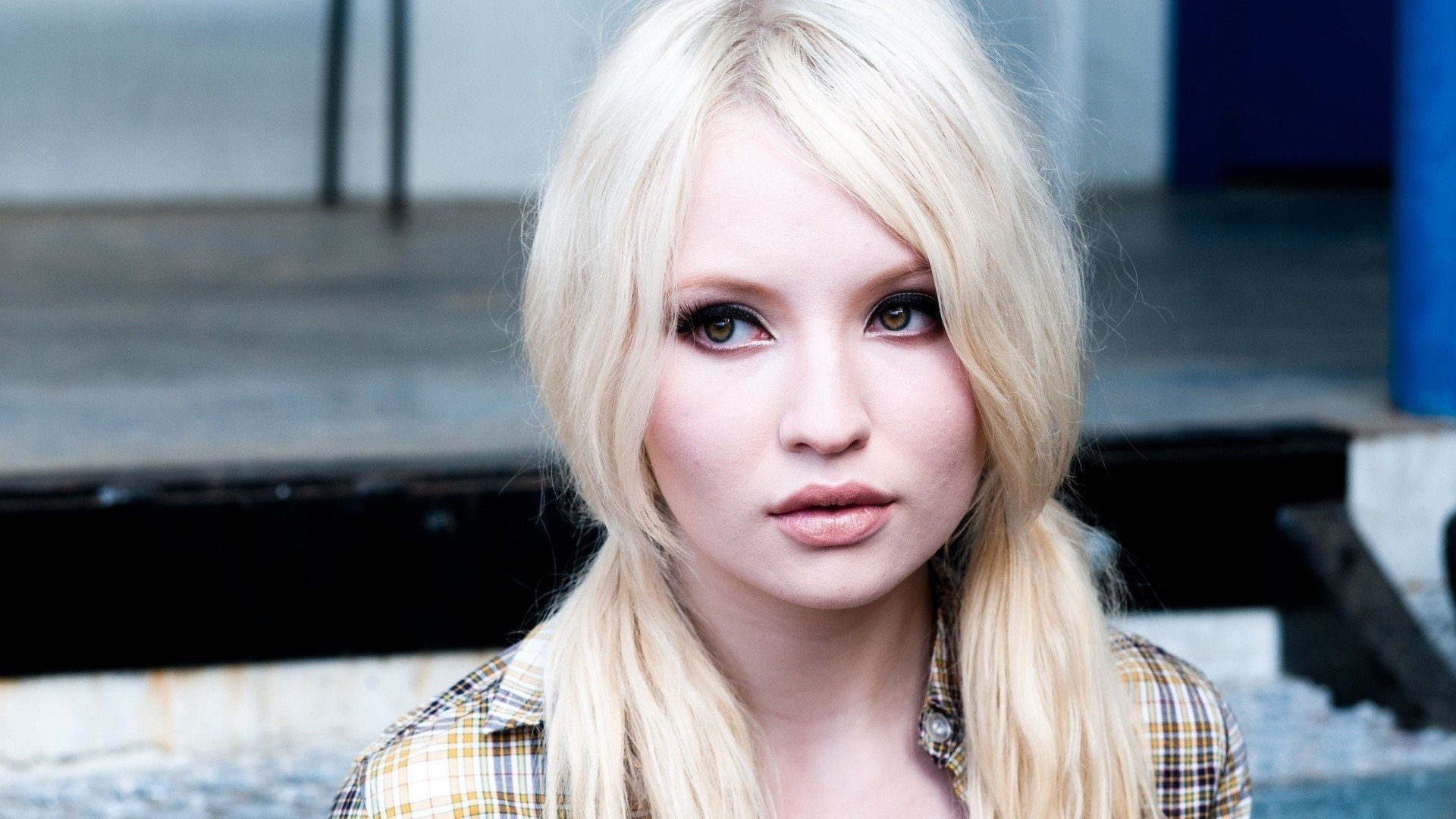 Download Celebrity Emily Browning Art